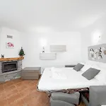 Aprica- Bilocale Con 2 Giardini Privati E Garage * Le Bratte