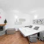 Aprica- Bilocale Con 2 Giardini Privati E Garage