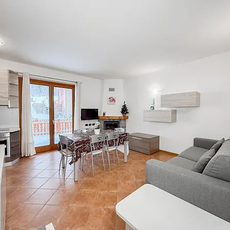 Aprica- Bilocale Con 2 Giardini Privati E Garage Apartment Le Bratte