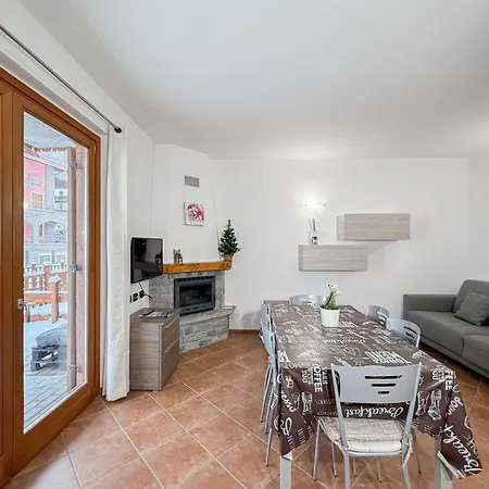 Aprica- Bilocale Con 2 Giardini Privati E Garage Apartment