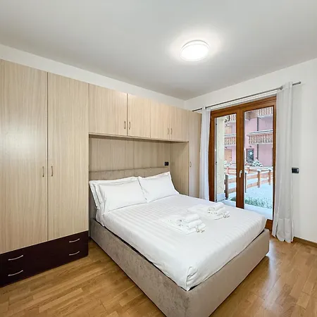 Aprica- Bilocale Con 2 Giardini Privati E Garage Apartment *