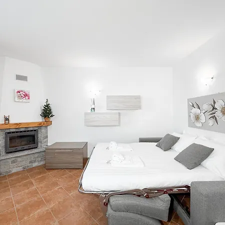Aprica- Bilocale Con 2 Giardini Privati E Garage * Le Bratte