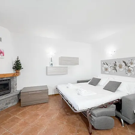 Aprica- Bilocale Con 2 Giardini Privati E Garage